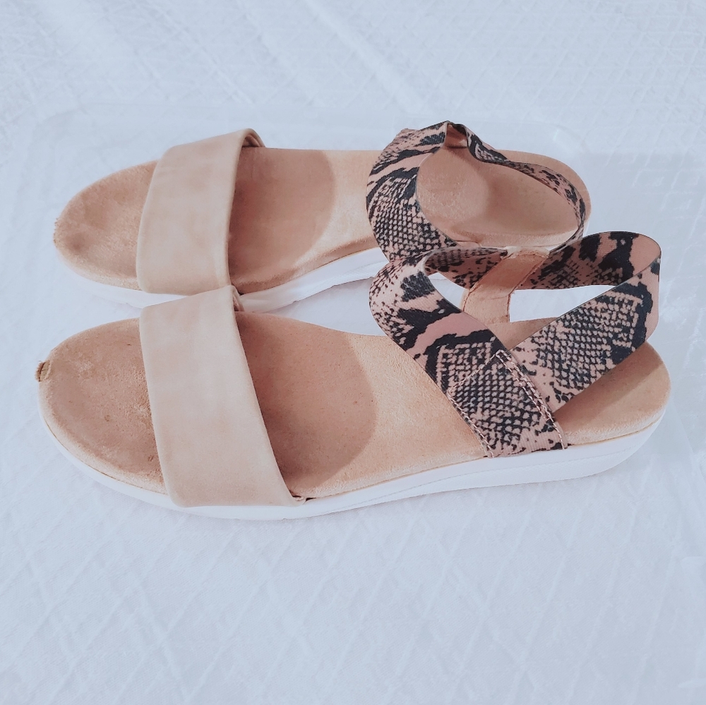 LIFE STRIDE VELOCITY- Suede Sand/Animal Print Strap Sandals- 8M (fits like 8.5)